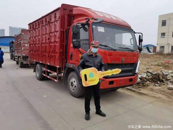 恭喜刘师傅喜提爱车 年底大酬宾 油卡保养送不停 还有豪华礼包等你