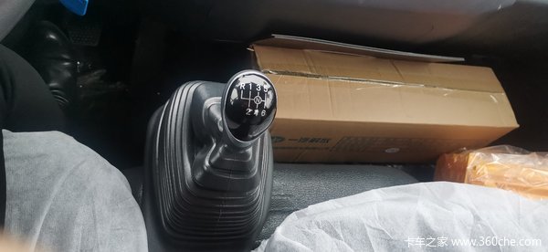 一汽解放轻卡J6F1880中体单排新车驾到