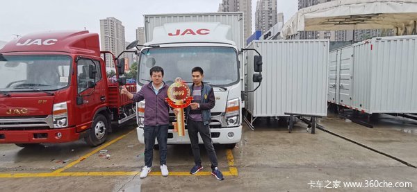 1台帅铃Q6载货 车成 功交 付客 户