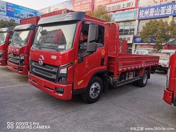 恭喜吴老板喜提大运祥龙轻卡载货汽车