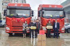 恭喜恭喜卡友提车，领导合影 喜提解放JH6自卸车