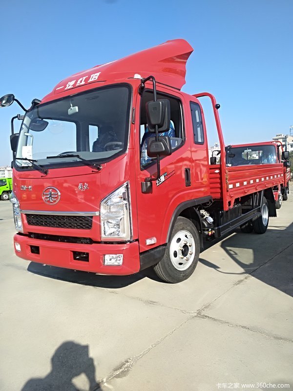 一汽红塔载货车解放公狮在载货车进行优惠促销活动,优惠高