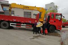 恭喜李老板喜提新车，车轮滚滚，财源滚滚。方向转转，时来运转。