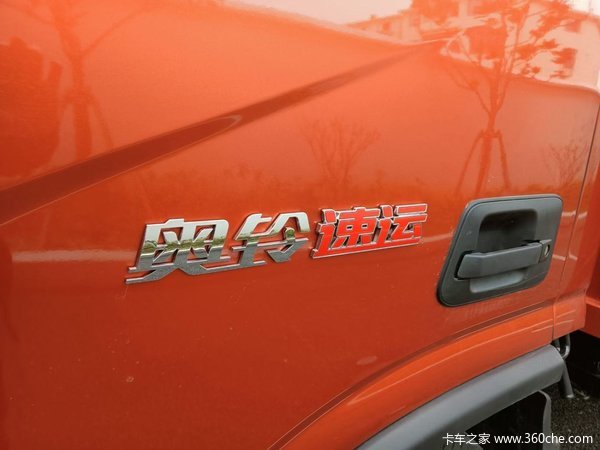 奥铃速运国六新车到店 新老客户前来选购