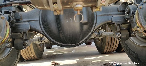 中国重汽汕德卡480马力牵引车 自动挡