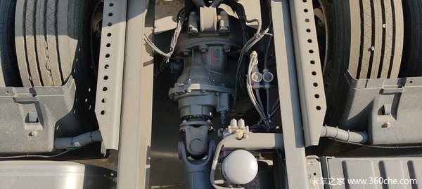 中国重汽汕德卡480马力牵引车 自动挡