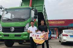 王牌力狮前双三轴轻量化4.7米六台交车宁老板秦老板