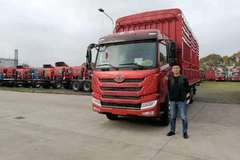 上海德隆1台龙V仓栏载货车成功交付客户