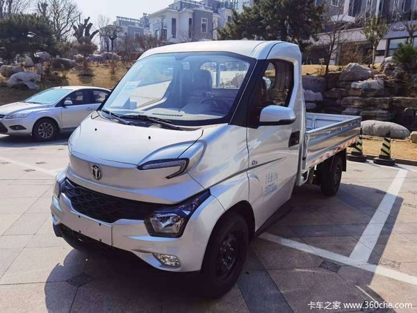 飞碟q3新品发布,订车送好礼,整车三年二十万真质保.