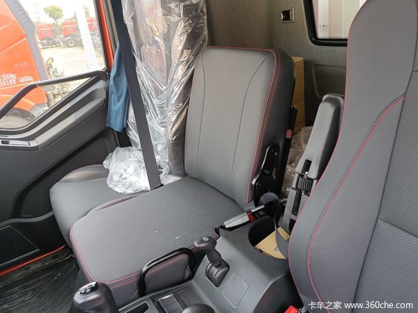 J6L精英版时尚、实用、上档次，符合年轻化趋势