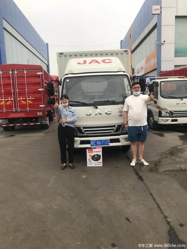 恭喜李老板 喜提骏铃V5载货车—新东胜
