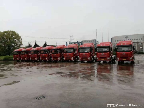 上海德隆20台解放JH6牵引车成功交付客户
