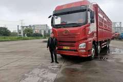 上海德隆1台解放JH6载货车成功交付客户