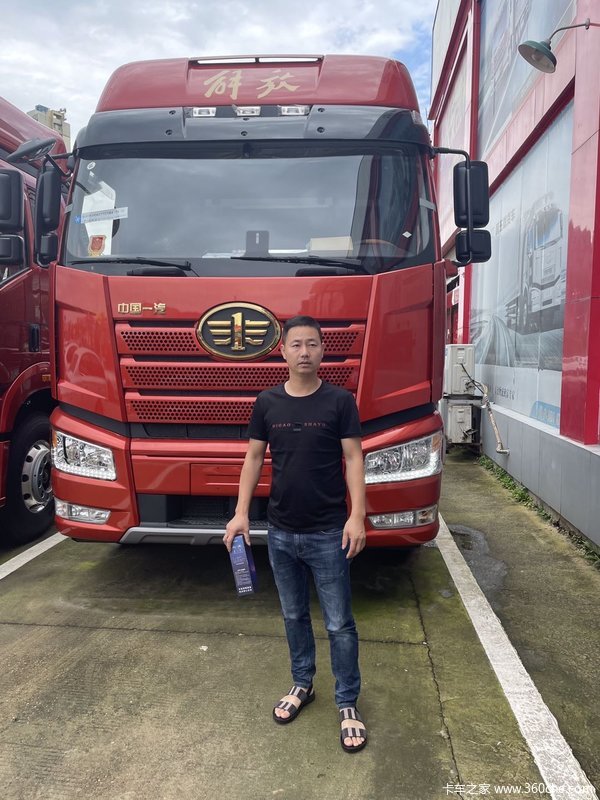 恭喜南城尧老板 喜提解放J6P牵引车