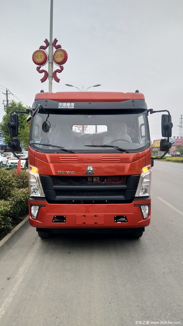 中国重汽howo王系190马力575米排半栏板轻卡8挡