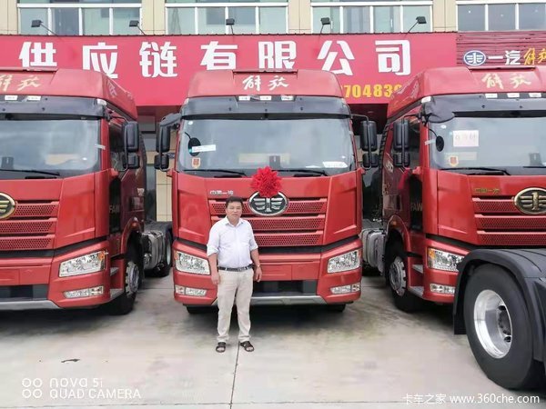 恭喜南城黄老板 喜提解放J6P牵引车