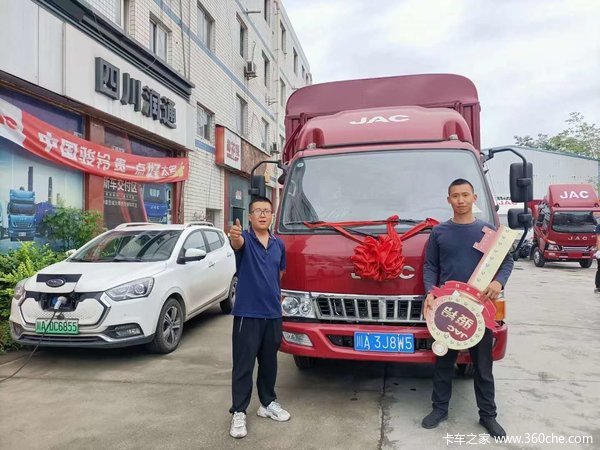 恭喜孟老板， 喜提骏铃E5载货车，感谢客户支持江淮。