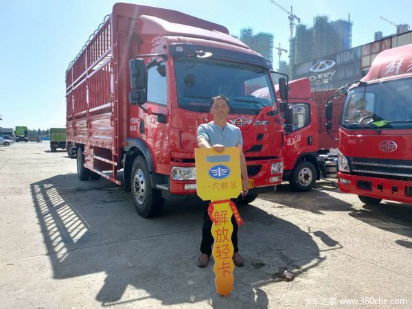 恭喜吴总喜提麟VH车…祝吴总马达一响黄金万两！ 喜提麟VH载货车