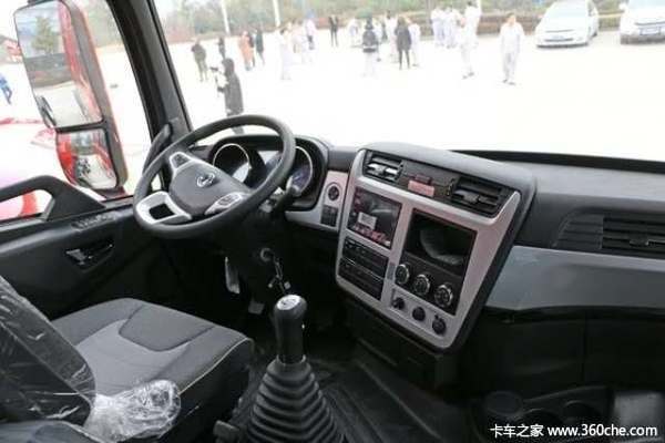 东风新天龙平地板驾驶室，经济实用 你买车首选