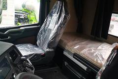 一汽解放牵引J7，新车到店！！！！！