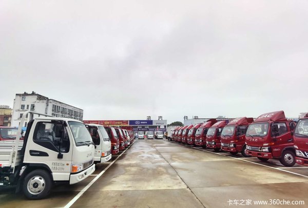 购骏铃E3单排栏板载货车 享高达0.2万优惠