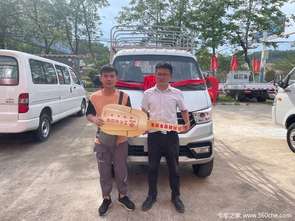 恭喜李先生 喜提小霸王W18载货车1台