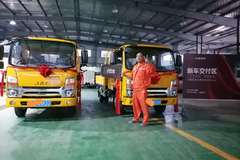 恭喜帅气的吴老板 喜提两台帅铃Q3双排座