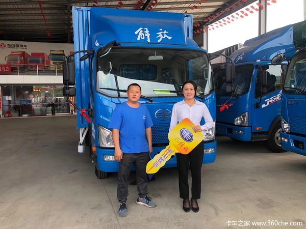 一汽解放轻卡J6F中山致远公司交车活动