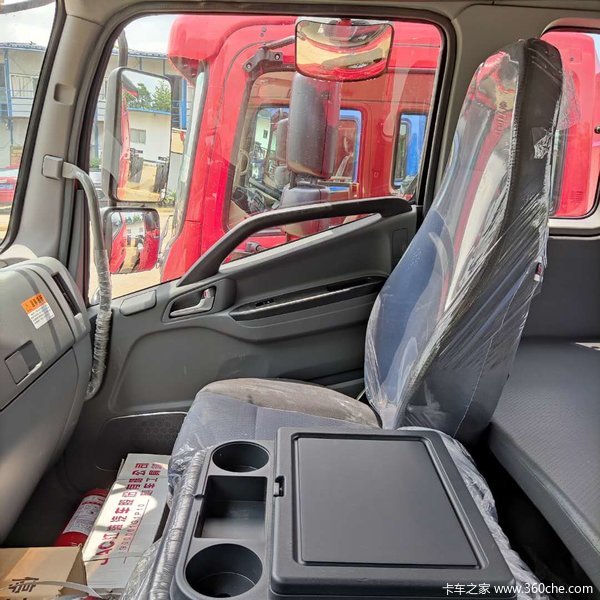 中卡旗舰版-新款驾驶楼-抛货快递快运首选,货箱最长可达10米