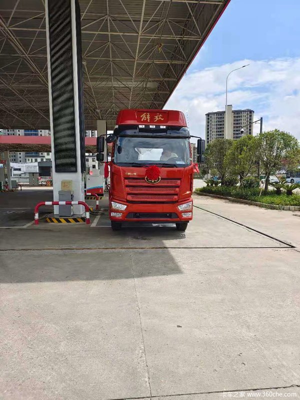 1台解放J6L载货车成功交付客户财源滚滚