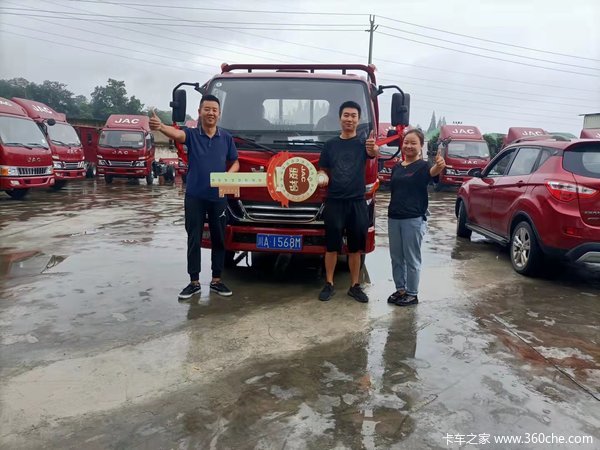 恭喜吴哥 喜提骏铃V5载货车 感谢对润通汽车的支持