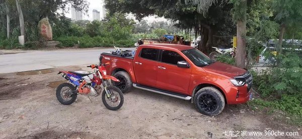 ���Ž�����ʮ�幺D-MAXƤ�� ���ߴ�0.3���Ż�