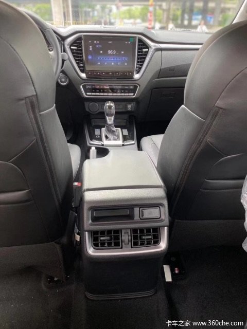 ���Ž�����ʮ��D-MAXƤ����ʱ������ �Ż�0.3��