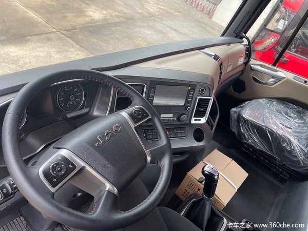 格尔发国六6×2锡柴290马力，法士特9档，9.6米货箱，现车！