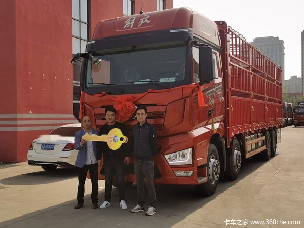盐城首台J7 8*4 460马力载货车完美交付