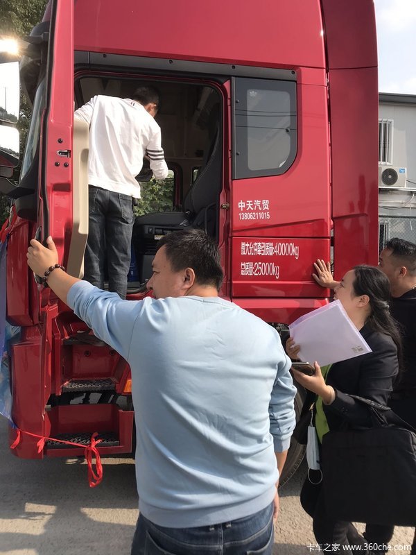 陕汽德龙X5000牵引车，吴江地区巡展活动火热进行中
