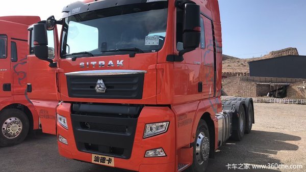 中国重汽国六汕德卡新车到站，车型齐全！