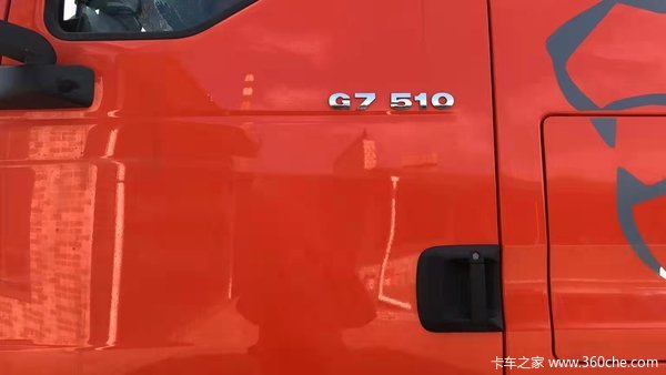 中国重汽国六汕德卡新车到站，车型齐全！
