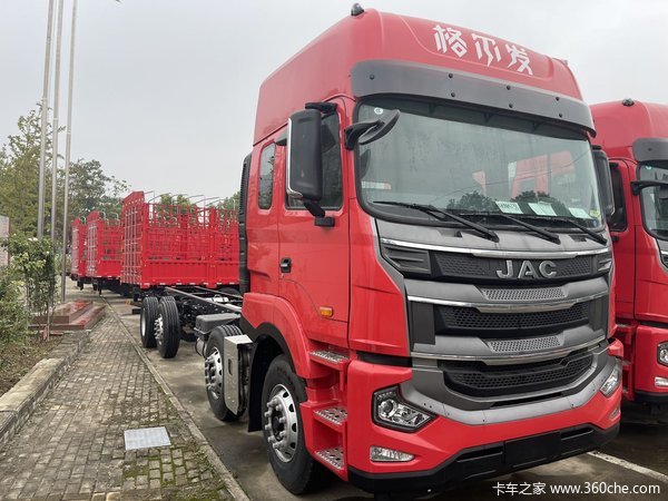 格尔发国六8×2A5W玉柴350马力，法士特9档，9.6米货箱。