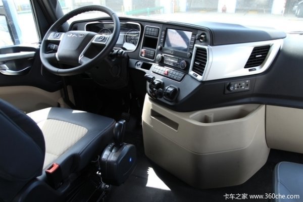 优惠5万 全国跨越V7牵引车火热促销中