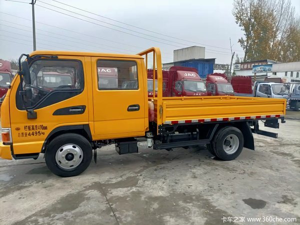 恭喜王哥 ，喜提骏铃E3载货车。恭喜你对四川润通汽车的支持。