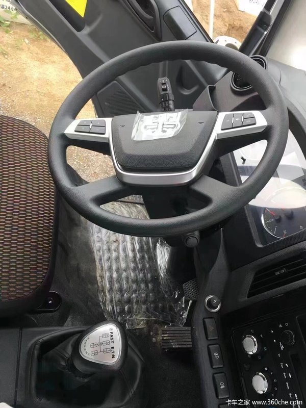 推荐车型 国六奔驰银虎VN箱车，锡柴2.4排量，130马力，八档