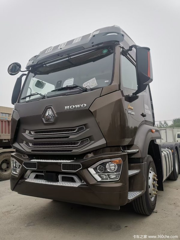 中国重汽豪沃n7g德国曼发动机国六牵引车