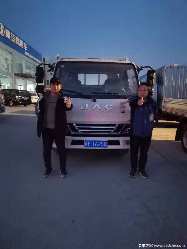 恭喜李老板 喜提骏铃V5载货车—新东胜汽贸