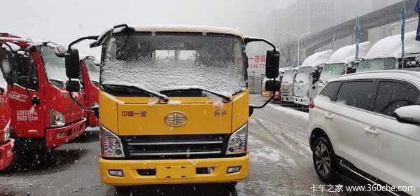 解放轻卡一路风雪无阻，解放服务一直温暖同行