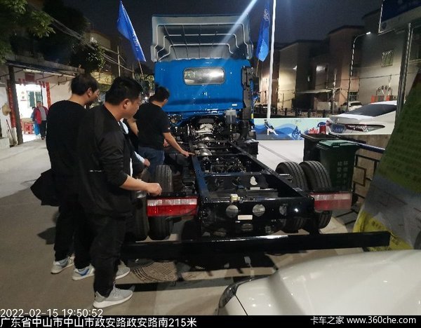 一汽解放轻卡J6F中山致远公司夜展活动