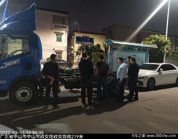 一汽解放轻卡J6F中山致远公司夜展活动