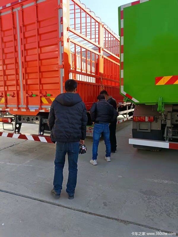 恭喜5.8米渣土车交车 喜提SITRAK C7H 自卸车