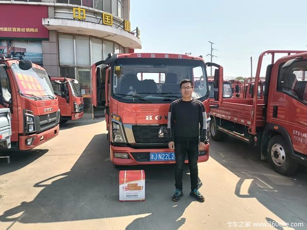 恭喜李总 喜提中国重汽豪沃轻卡统帅载货车