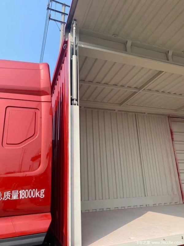 东风康明斯配上乘龙龙骨架驾驶室,省油加安全就是赚大钱